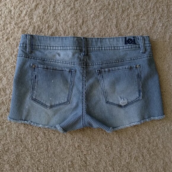 Vintage L.E.I./Lei Ashley Low Rise Blue Striped Distressed Denim Shorts - Picture 2 of 4